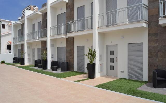 Отель Villas Mare Residence Португалия, Назаре - отзывы, цены и фото номеров - забронировать отель Villas Mare Residence онлайн вид на фасад