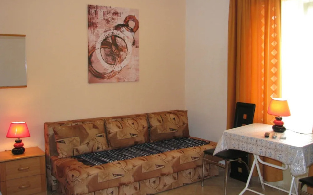 Family Two-bedroom Apartment With Terrace 4-6