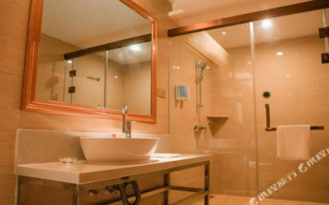 Vienna Hotel (Baoding Gaobeidian Baigou New City, Aerospace Hospital Friendship Road Branch)
