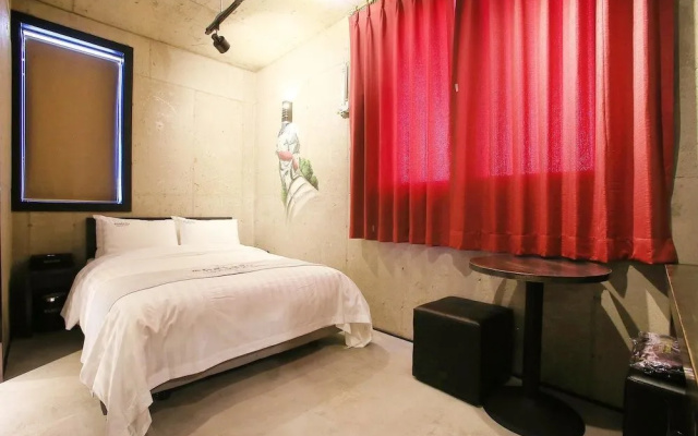Yeongdeungpo Chateau Hotel