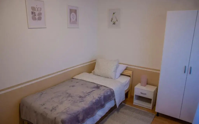 Apartment & room Eni