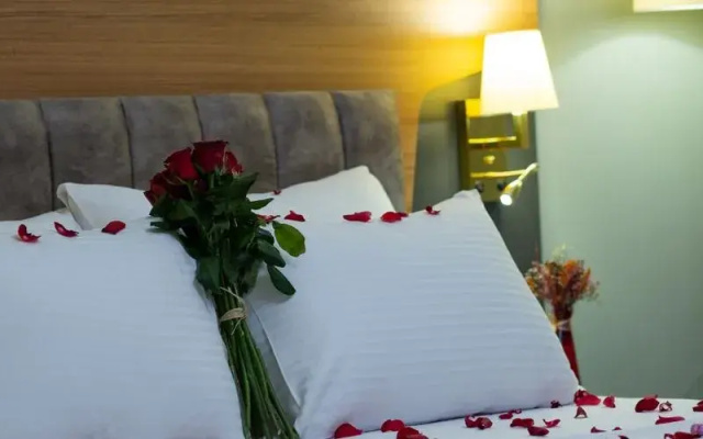 Grand White Hotel
