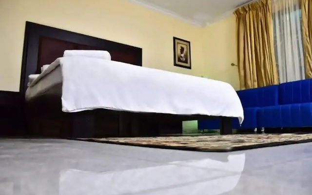 Candow Hotel
