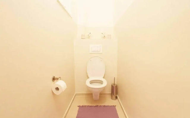 Apartment Traditional Living