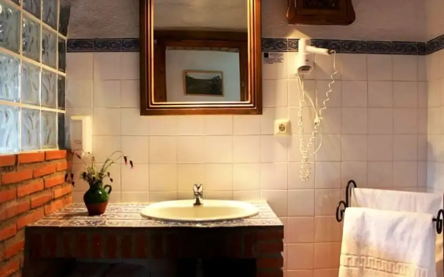 Rural Farmhouse in Valencia de Alcántara With Pool