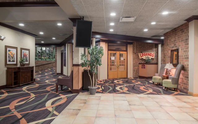 Holiday Inn & Suites St. Cloud by IHG