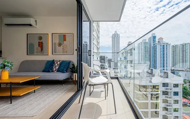 w Majestic 1BR w Stunning Balcony View