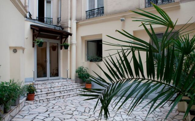 Отель Est Hotel Франция, Париж - 3 отзыва об отеле, цены и фото номеров - забронировать отель Est Hotel онлайн вид на фасад