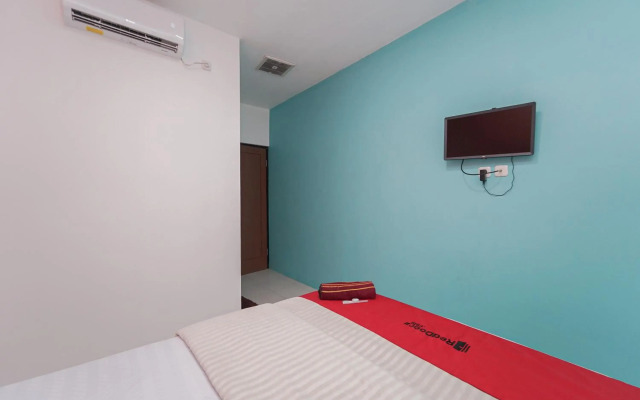 OYO 779 Mn One Residence Syariah Near ITC Cempaka Mas Near Kalbe Farma
