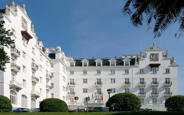 Eurostars Hotel Real вид на фасад