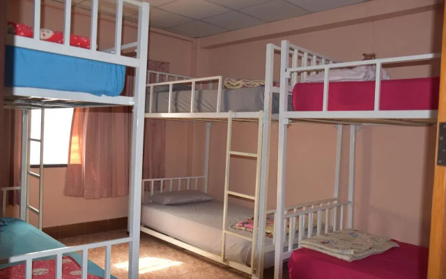 Empo Hostel at 30 Onnut