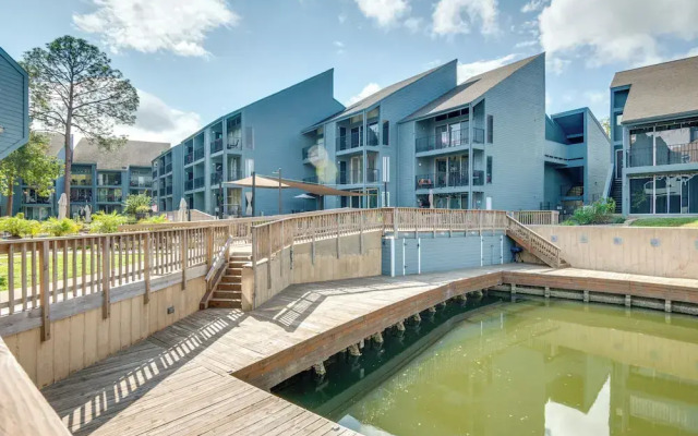 Lake Conroe Condo: Patio & Water Views