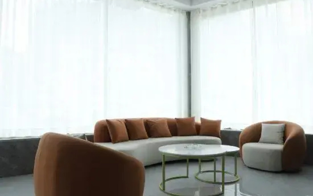 Xinglong Holiday Hotel (Liling Liquan Road Railway Station)