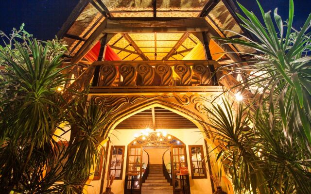 Отель ViewPoint Lodge & Fine Cuisines вид на фасад