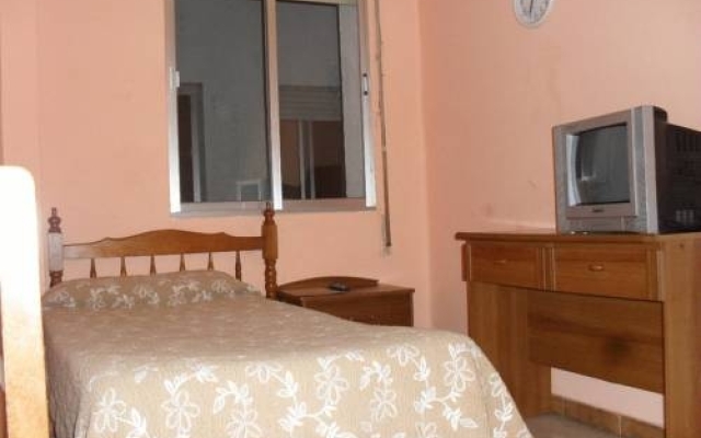 Hotel Pension Mode Lleida Льейда вид на фасад