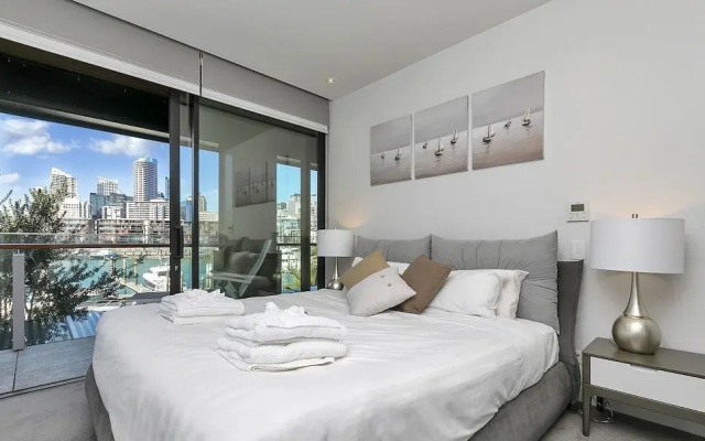 QV Modern Waterfront Apartment - 857