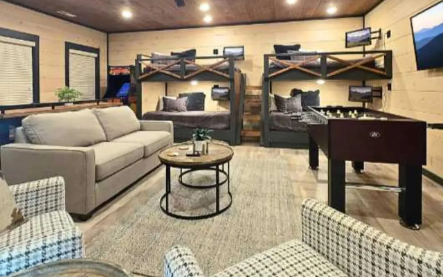 New Private Pool-6br-waterpark-mtn View-sleeps 18