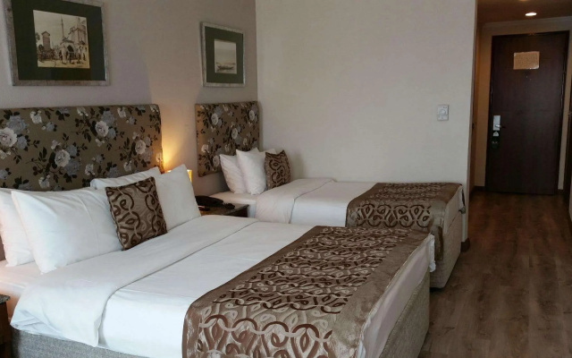 Adela Hotel