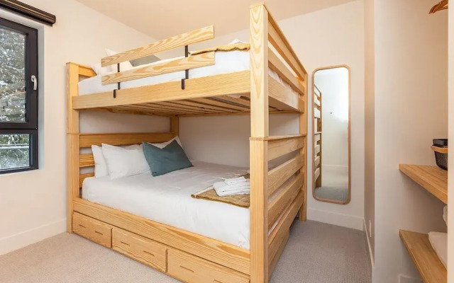 Tally Ho By Revelstoke Vacations