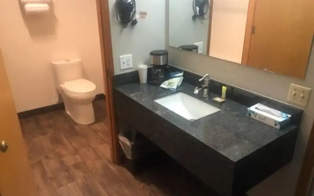 Lakeshore Lodge