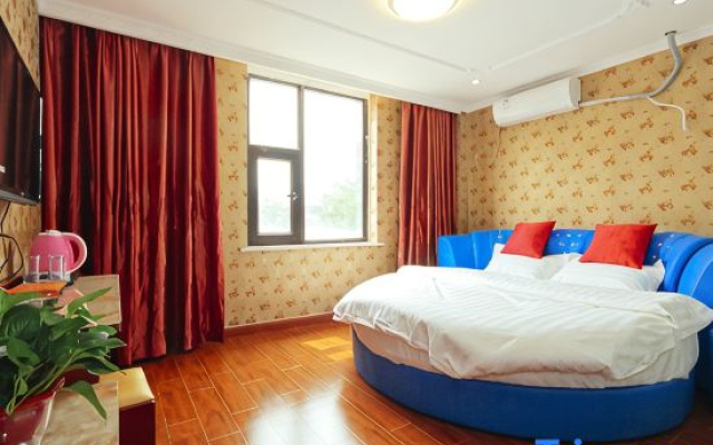 Yunshan Hotel (Henan National University Science Park Wutong Street Subway Station)