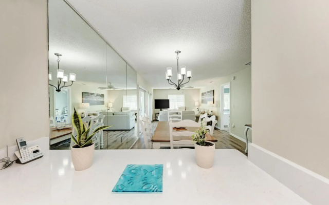 Anna Maria Island Beach Palms 8B
