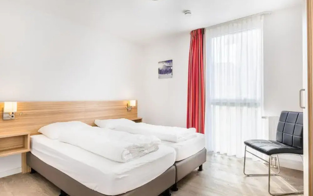 Spacious, Modern Apartment Near the Centre