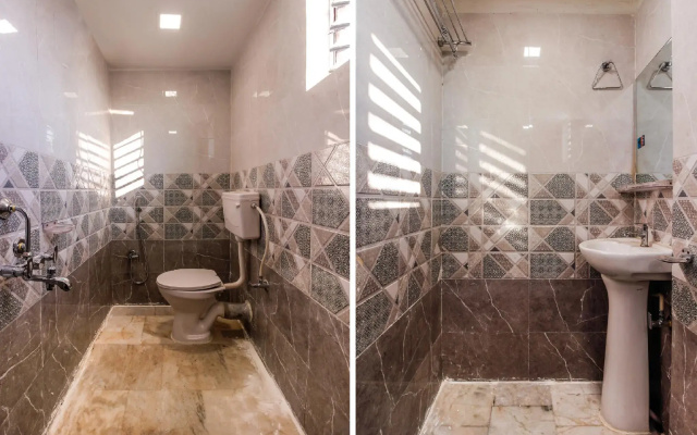 Shiva Guest House by OYO Rooms