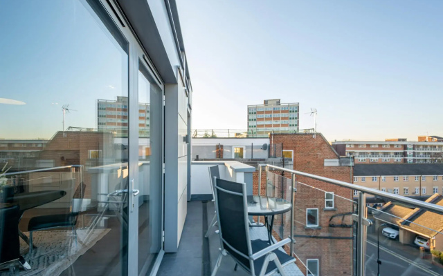 Three Bedroom Apartment in Hoxton