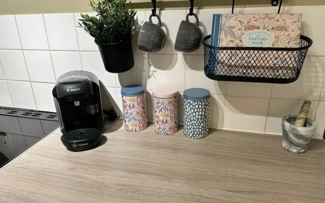 Llanidloes - Sleeps 7 - Parking - Pet Friendly