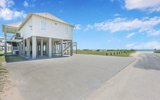 Sandy Orchid Lodge 8 Bedroom Home by RedAwning