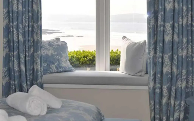 Gorgeous Apartment Only Yards From Polzeath Beach