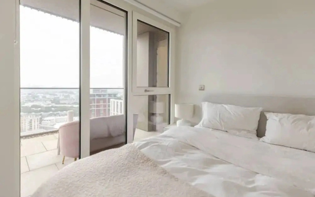 White City 2BR Skyview Penthouse Near The Tube