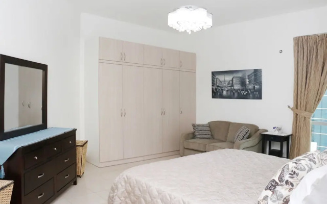 La Riviera Raine & Horne Holiday Homes