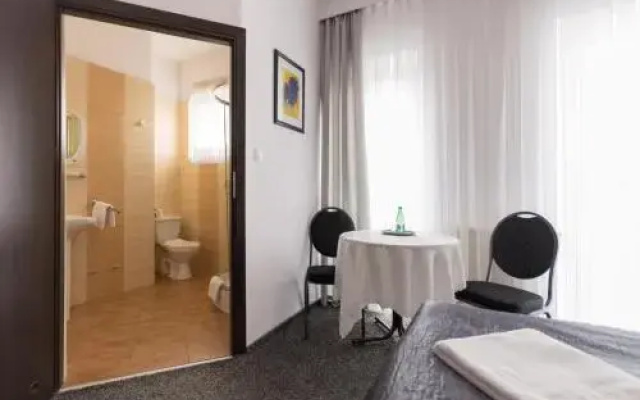 Hotel Junior