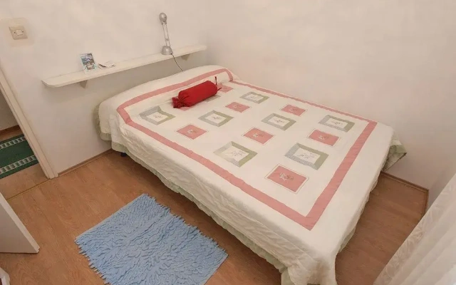 Apartment 875