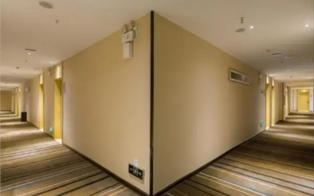 City Comfort Inn Liuzhou Railway Station West Square
