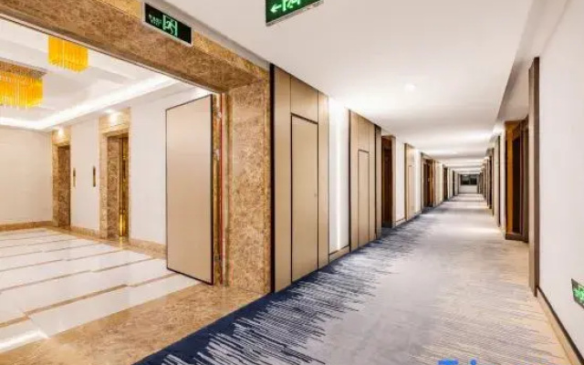 Jingzhan E-sports Apartment (Zhenhai Fengyuan Subway Station)