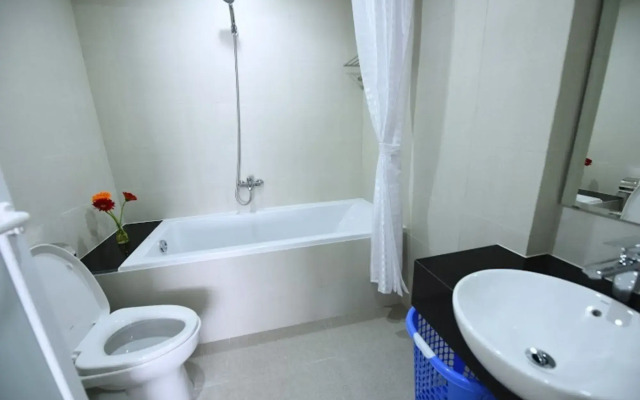 Poonsa Hoang Quoc Viet 2