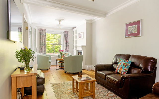 A peaceful elevated residential area within walking distance of the city