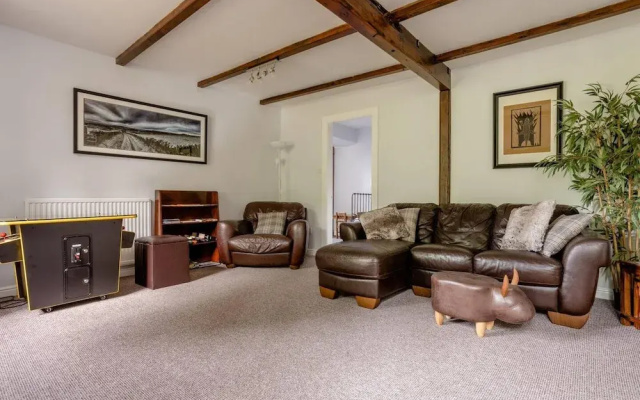 Oldmill-2bed-sleeps6-privategarden-optionalhottub