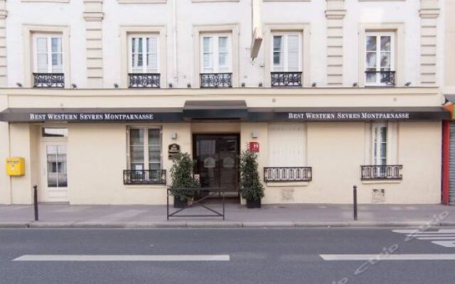 Отель Sevres Montparnasse вид на фасад