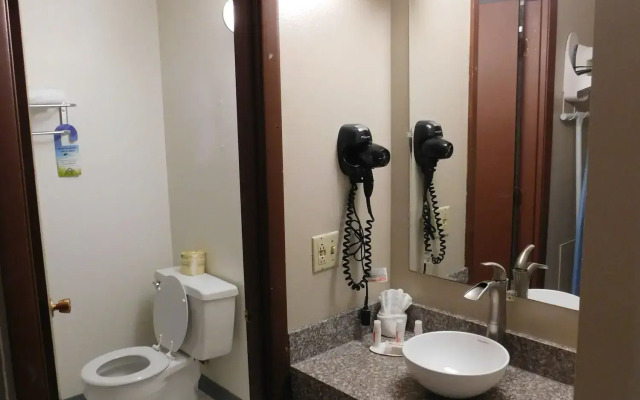 Days Inn by Wyndham West Branch Iowa City Area