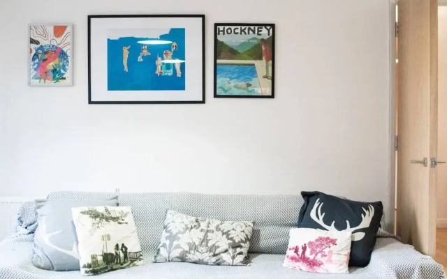 Spacious and Modern 2 Bedroom Flat in East London