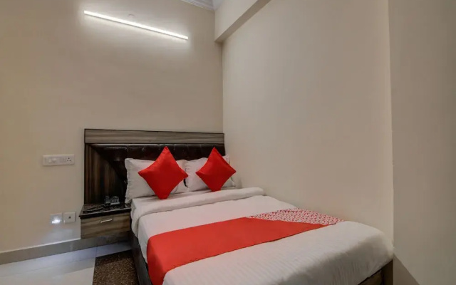 OYO 16120 Balajee Classic Inn