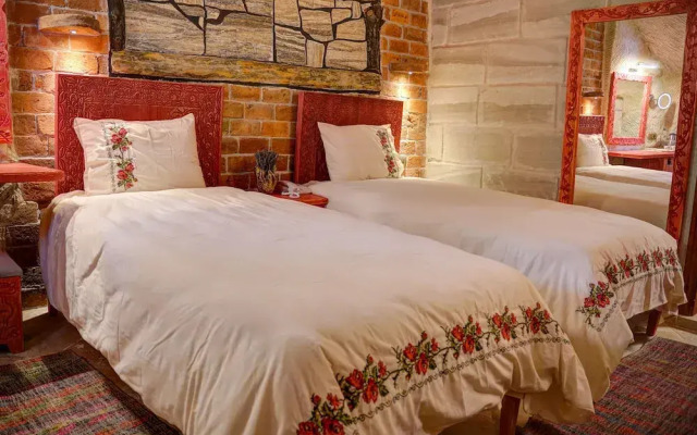 Nar-I Ask Cave Hotel