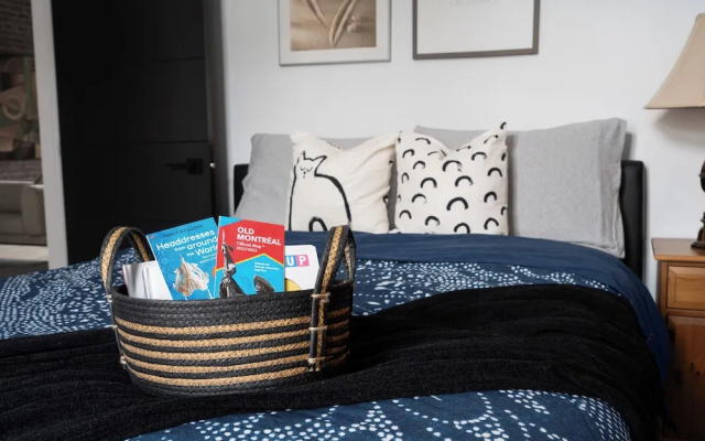 Downtown Luxe - Parking, Metro, King Bed, Sleeps 6