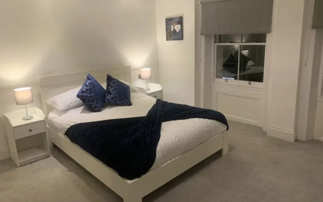 Hull Spacious Apartment 7