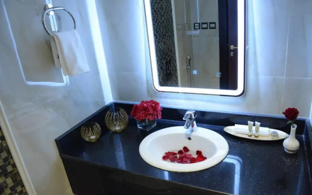 E1 Hotel