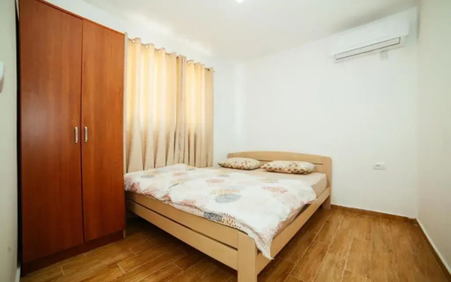 Lake River House Ada Bojana